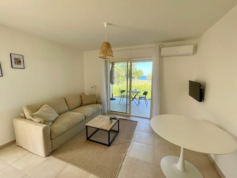 Popular Airbnb listing: New beachfront studio with sea view, parking in Linguizzetta