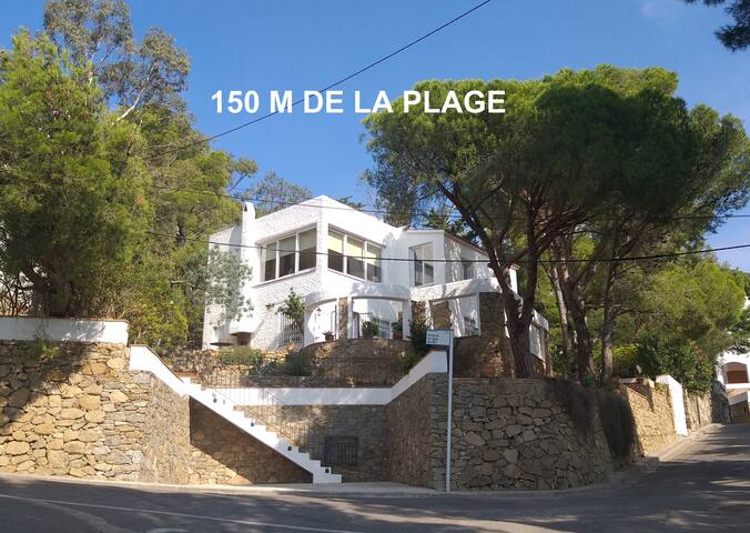 Charming villa 200 m2 just 150 m from the beach