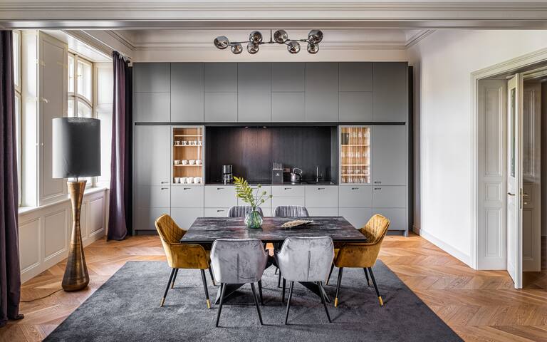 Three Bedrooms Apartment MN6 Luxury Suites gallery image 3