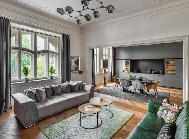 Three Bedrooms Apartment MN6 Luxury Suites