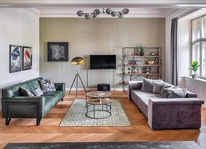 Three Bedrooms Apartment MN6 Luxury Suites gallery image 4