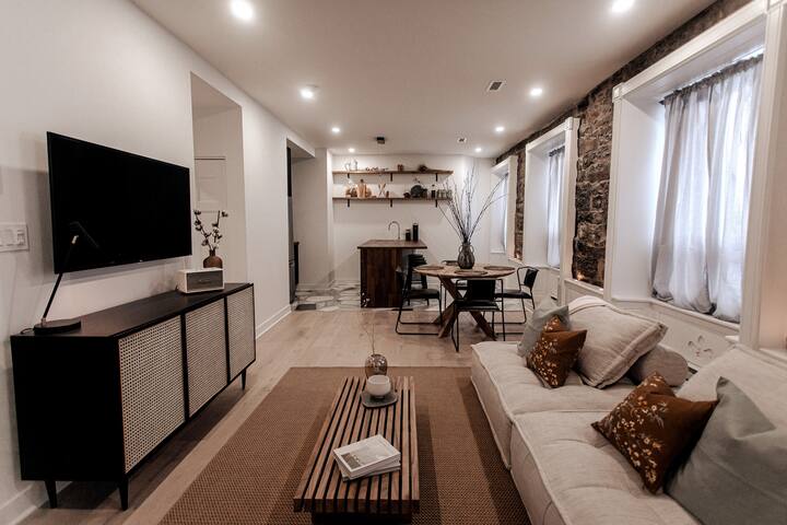 Stunning Wabi Sabi 3BR Space in Old Montreal gallery image 3