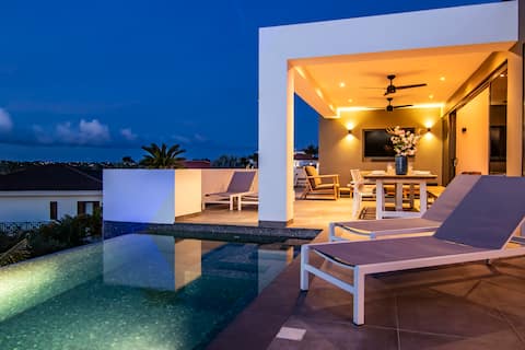 "Ocean Sunset Villa" luxury stay max. 14 people."