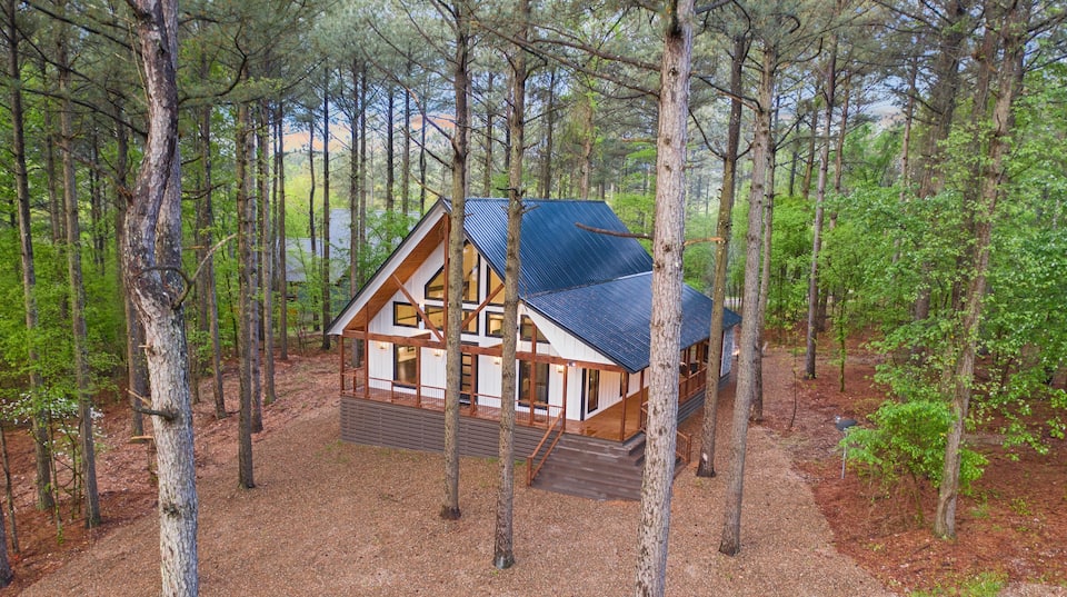 modern log cabin in Oklahoma