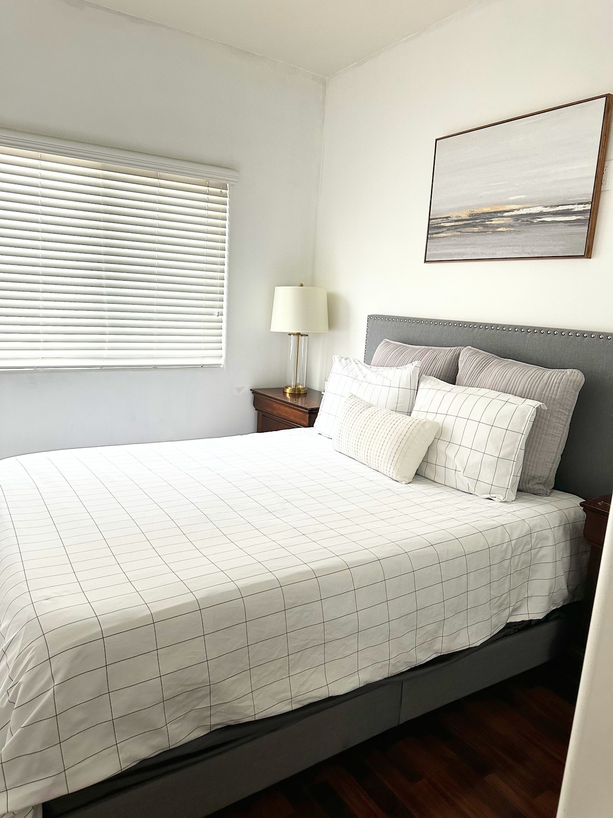 ห้องนอน 2: เตียงควีนไซส์