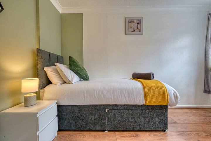 Საძინებელი ლამპით