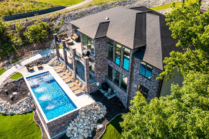Luxury Large Family Getaway: Sleeps 30