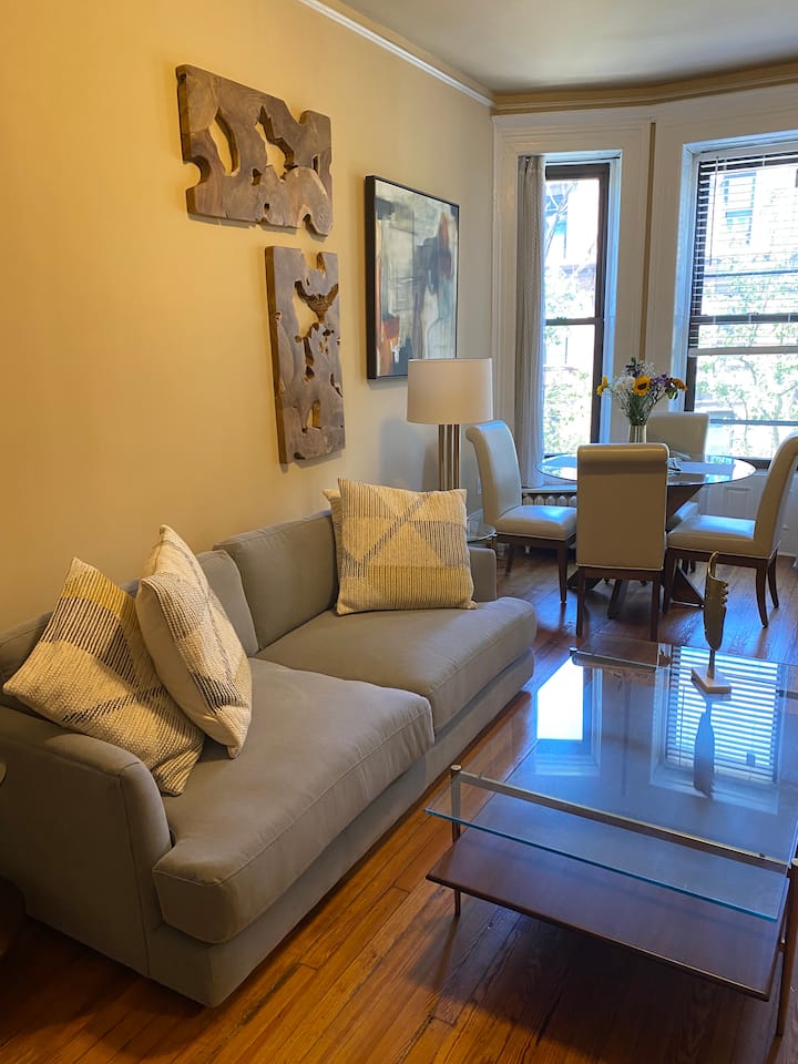 Amazing Brownstone Apartment Just Off Central Park - New York, NY