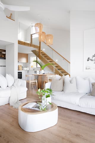 The Loft – 800m to Hastings Street!