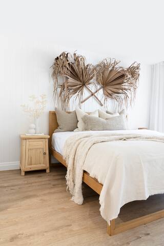 The Loft – 800m to Hastings Street! gallery image 3