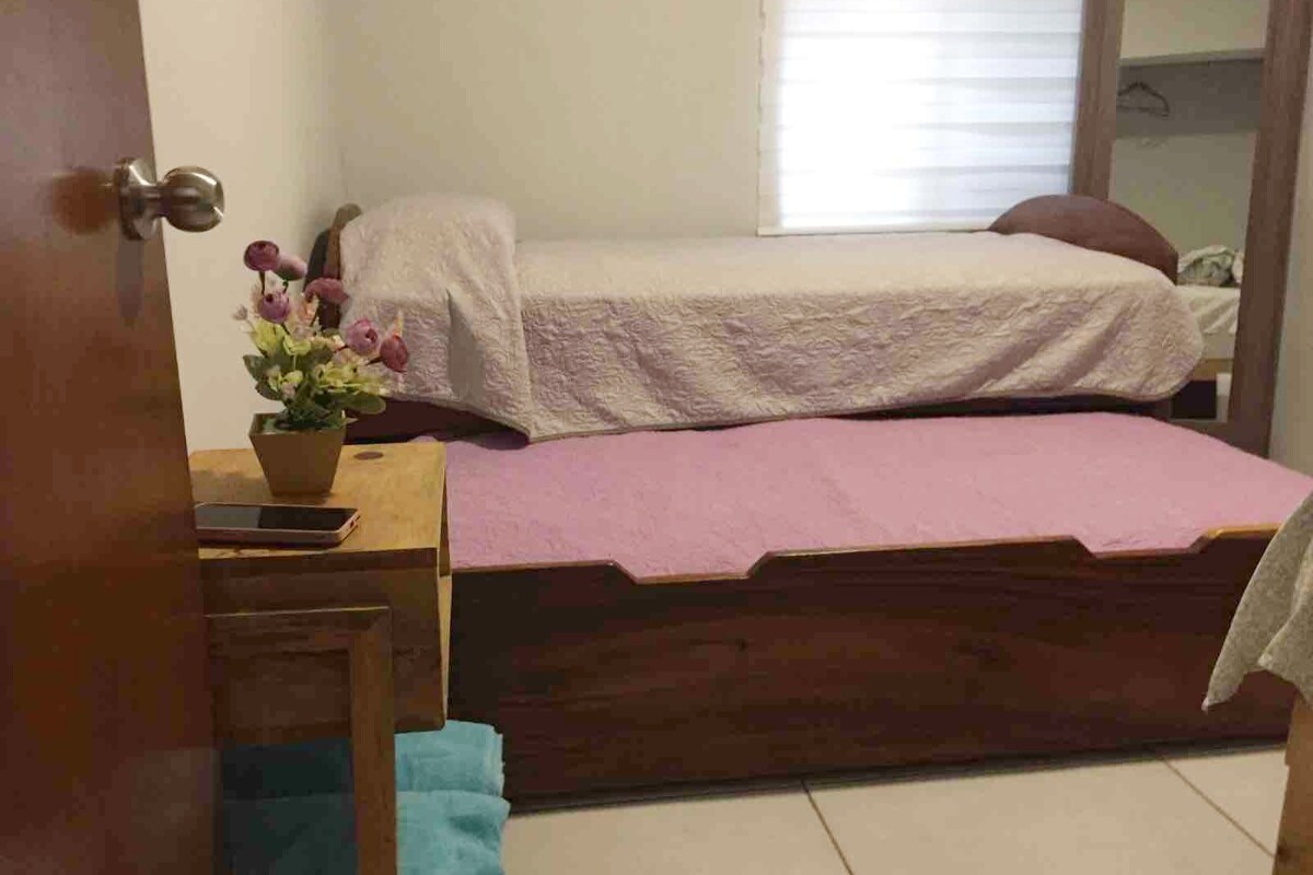 Кревет со кенгур