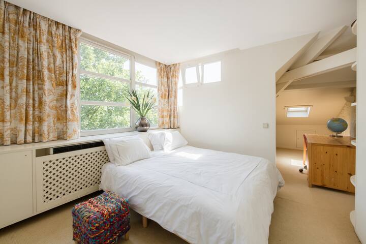 The Pink House, Uccle gallery image 3