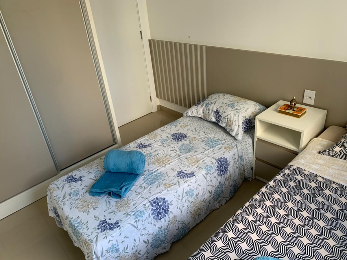 2. spavaća soba - bračni kreveti i prostrani ormar