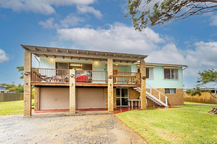 Teds – 70s beach house, eclectic style