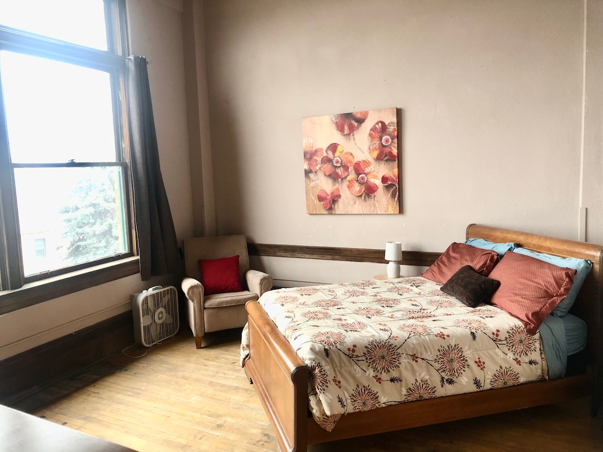 This room includes a full bed and amazing views.