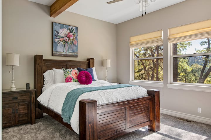 ห้องนอน 3 พร้อมเตียงควีนไซส์วิดีโอสตรีมมิ่ง