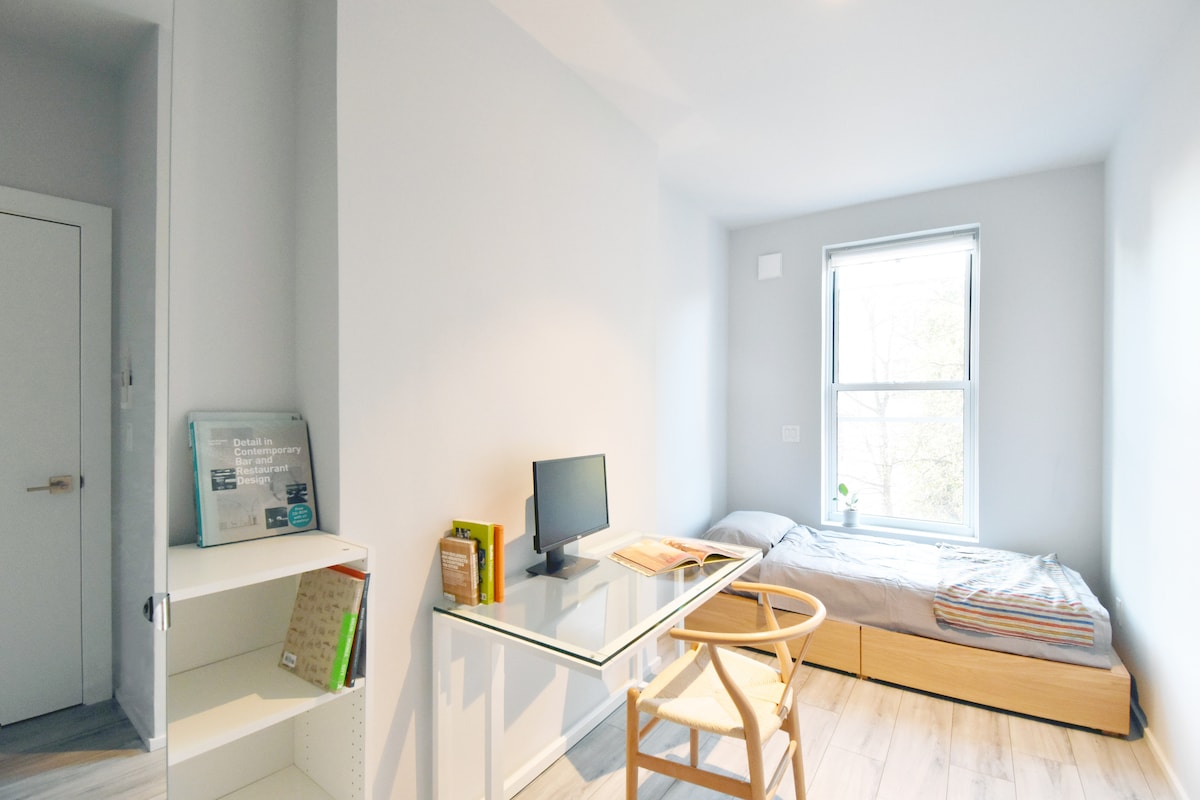 独立房间　
*提供家具，但不提供植物、书籍、屏幕或其他装饰品。