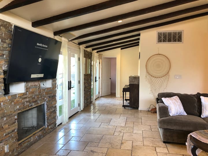 غرفة المعيشة.