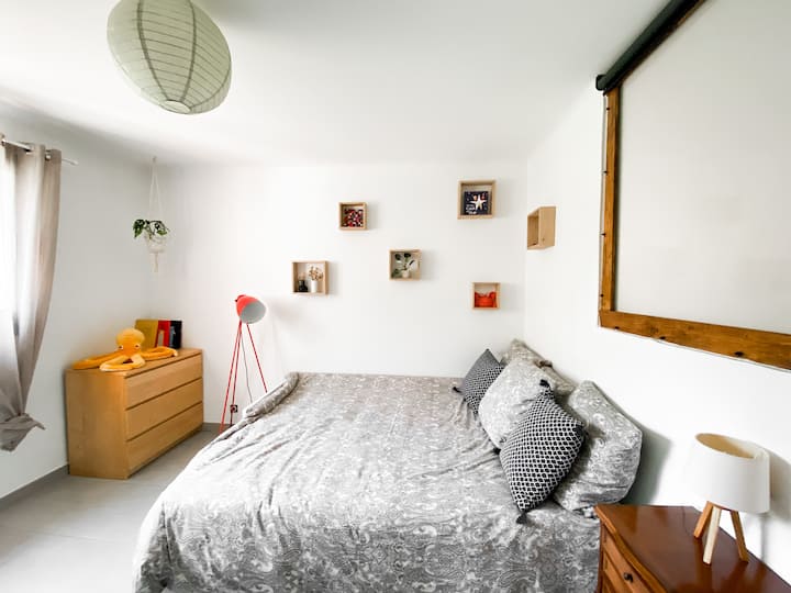 Sovrum 2 (dubbelsäng 160x200 som kan förvandlas till en 80x200 enkelsäng vid behov )