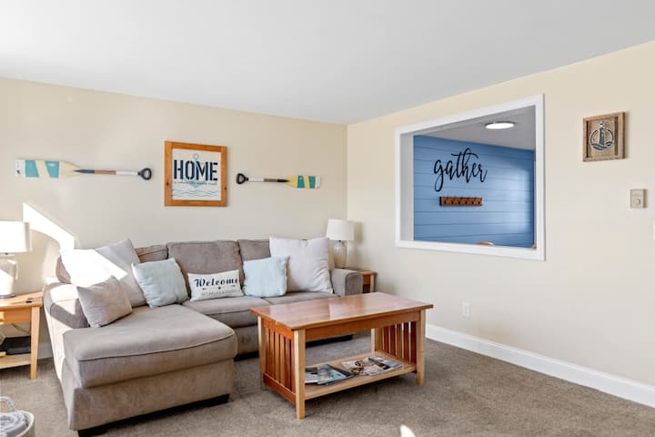 Spacious Condo Near Beach & Downtown - Old Orchard Beach, ME