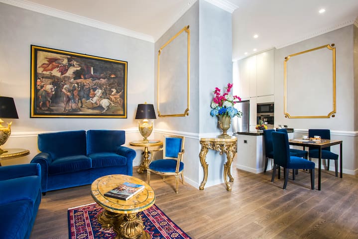 Luxury 2BR/2BA next to Spanish Steps