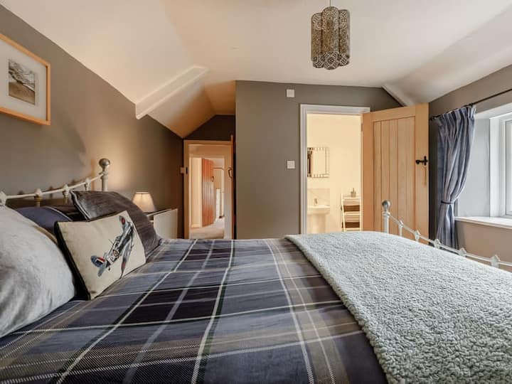 En suite bedroom with Kingsize Bed
