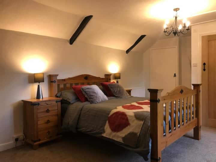 Large Master bedroom with Kingsize bed