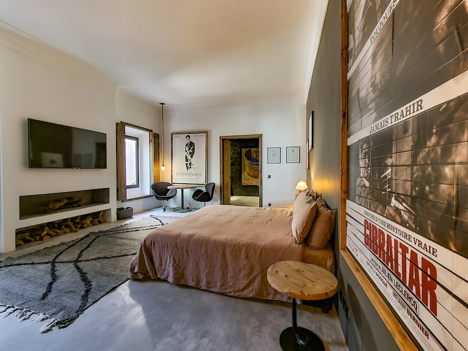 A dark, cinematic villa outside Marrakech, Marrakesh, Marrakesh-Safi, Morocco, photo 10 of 10