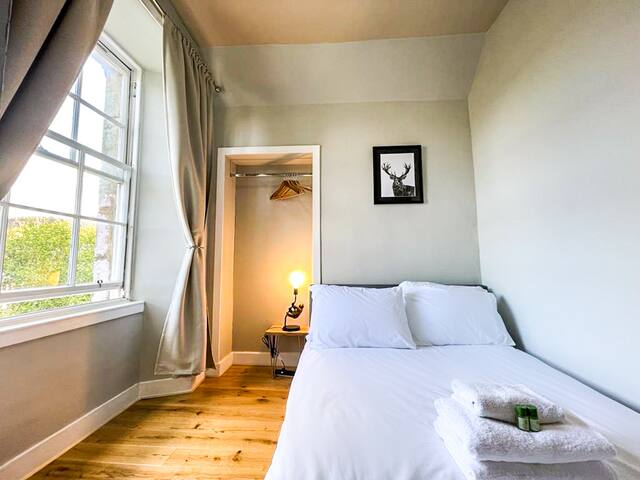 Charming 3 Bed Apartment in The Old Town gallery image 3