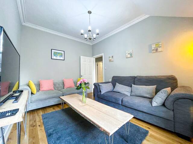 Charming 3 Bed Apartment in The Old Town gallery image 4