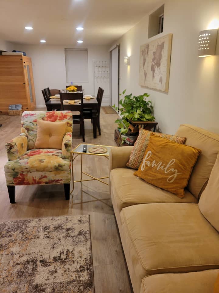 Entire Basement Private room with Private Entrance Guest suites for