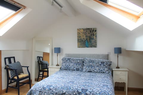 Top Airbnb: The Barn, getaway on the Saddleworth Hills OL4 3RB in Greater Manchester