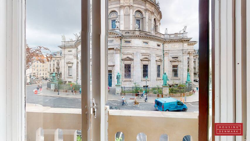 Traditional and central luxury apartment gallery image 4