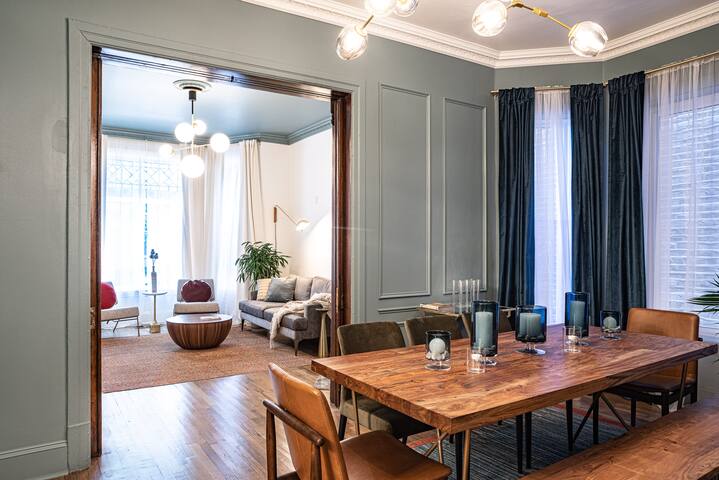 Stylish 2-Level Designer Home by DePaul w/ Parking gallery image 5