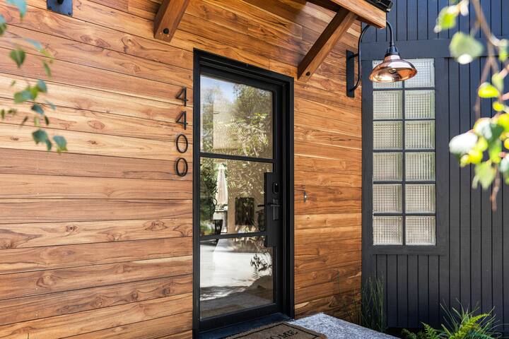 Exclusive Modern Retreat- The Johanna House gallery image 2