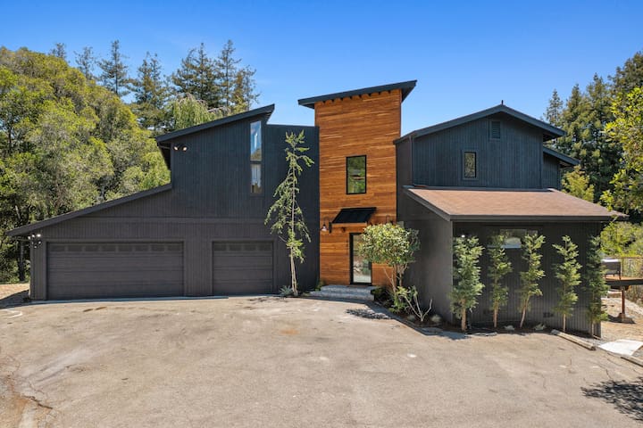 Exclusive Modern Retreat- The Johanna House