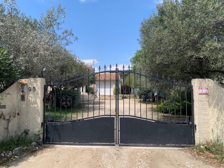 Joli Studio Dans Propriété Avec Jardin Au Calme - Roquemaure