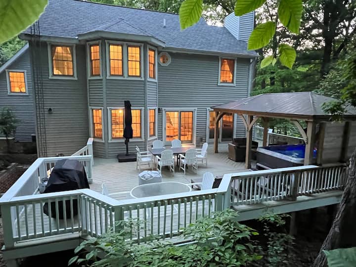 LakePath Beach House - hot tub, Lake Michigan