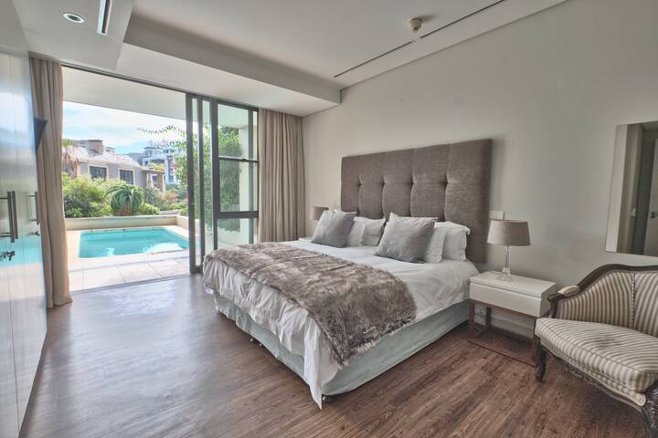 Luxury, large 3 bed 3 bath flat in secure estate gallery image 2