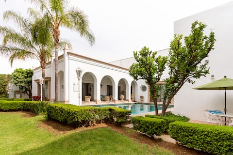 Family home with pool in the Historic Center
