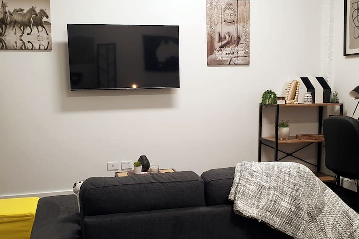 Whole Deluxe Studio Complex – Not Shared gallery image 3