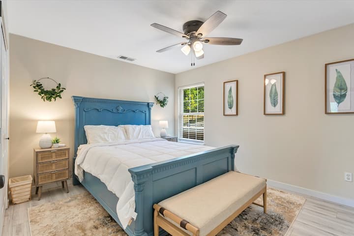 Camera da letto matrimoniale al piano superiore, con bagno interno