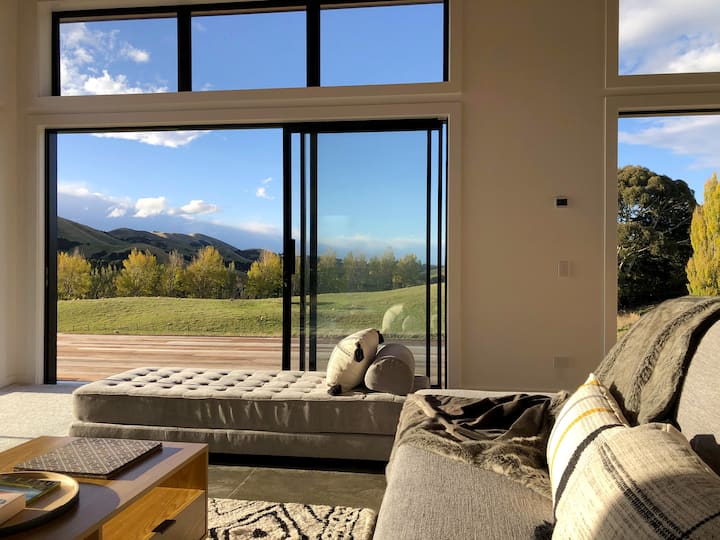Self-run Yoga Retreat Set On Ten Acres - マーティンボロー