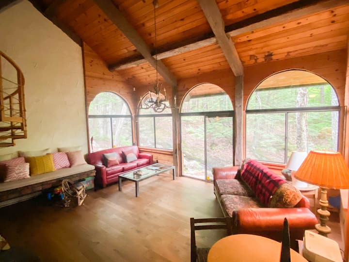 Enchanted N. Conway One-of-a-kind Family Retreat - North Conway, NH