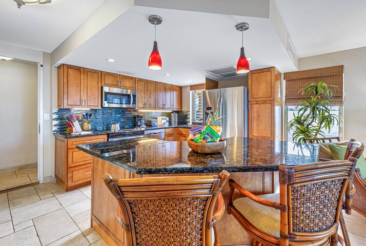 Stunning Top-Floor Oceanfront View Suite! gallery image 5