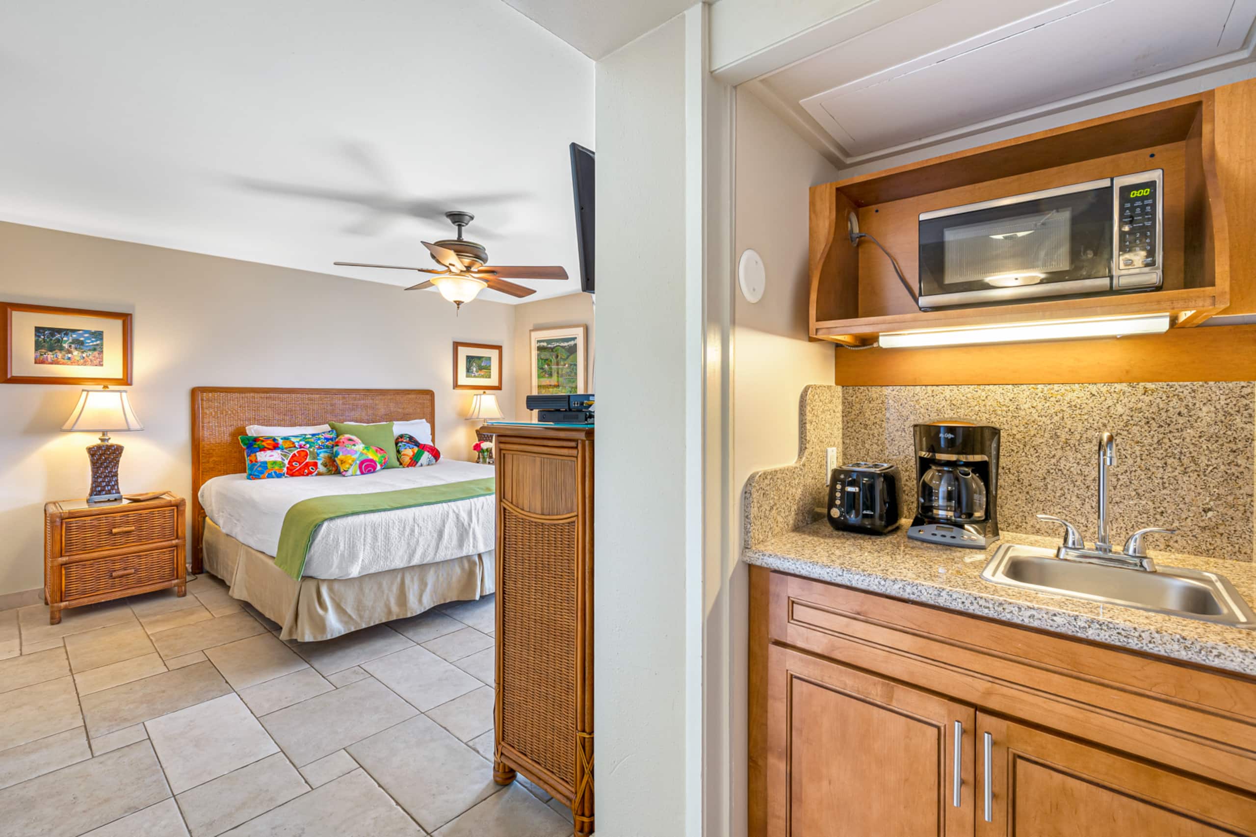 Stunning Top-Floor Oceanfront View Suite! - Image 19