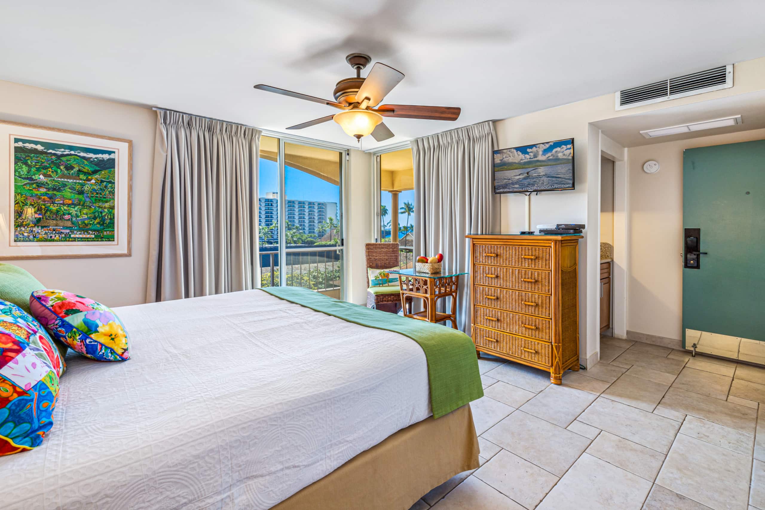 Stunning Top-Floor Oceanfront View Suite! - Image 2