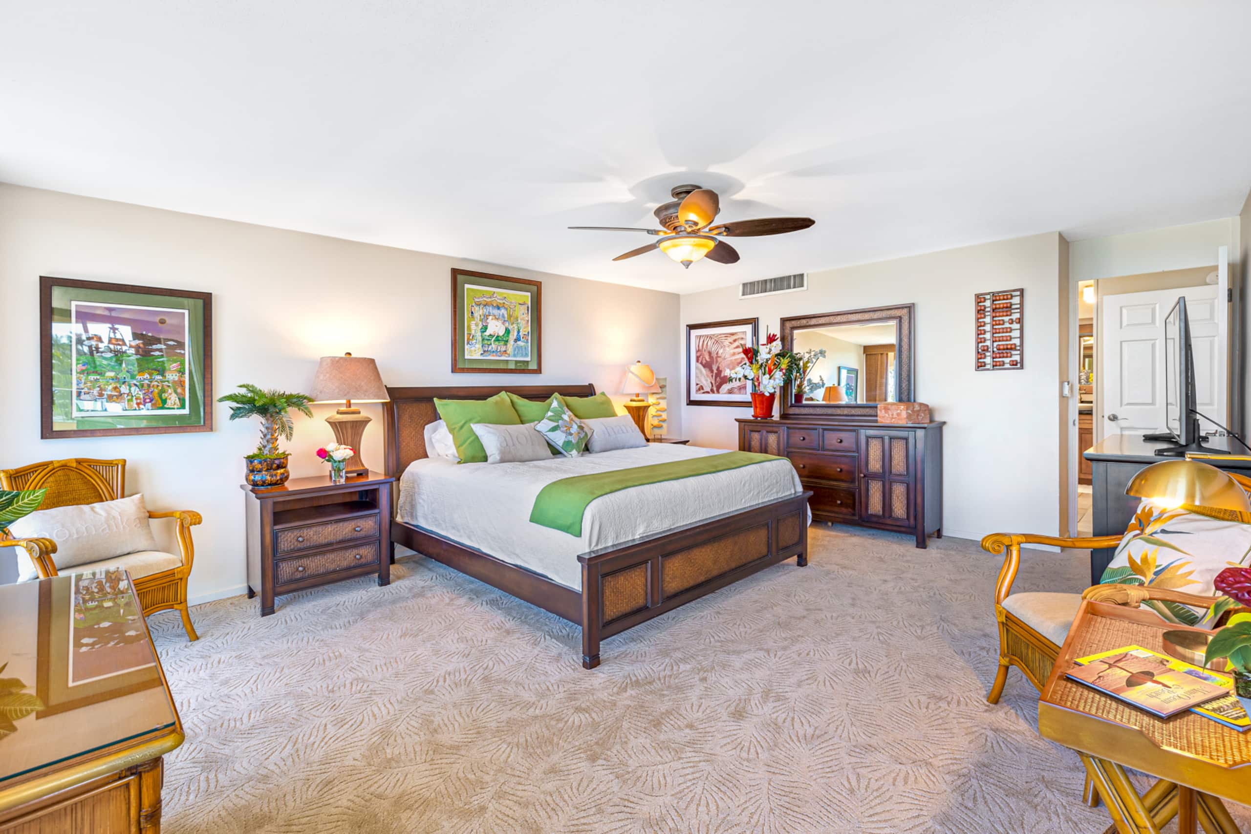 Stunning Top-Floor Oceanfront View Suite! - Image 10
