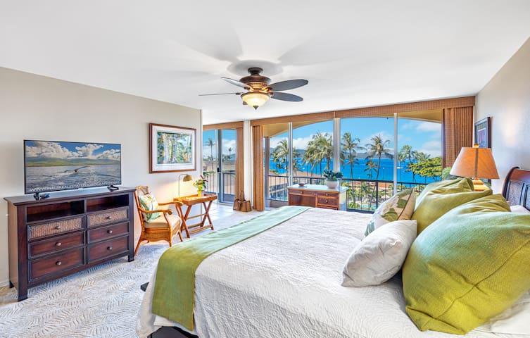 Stunning Top-Floor Oceanfront View Suite!