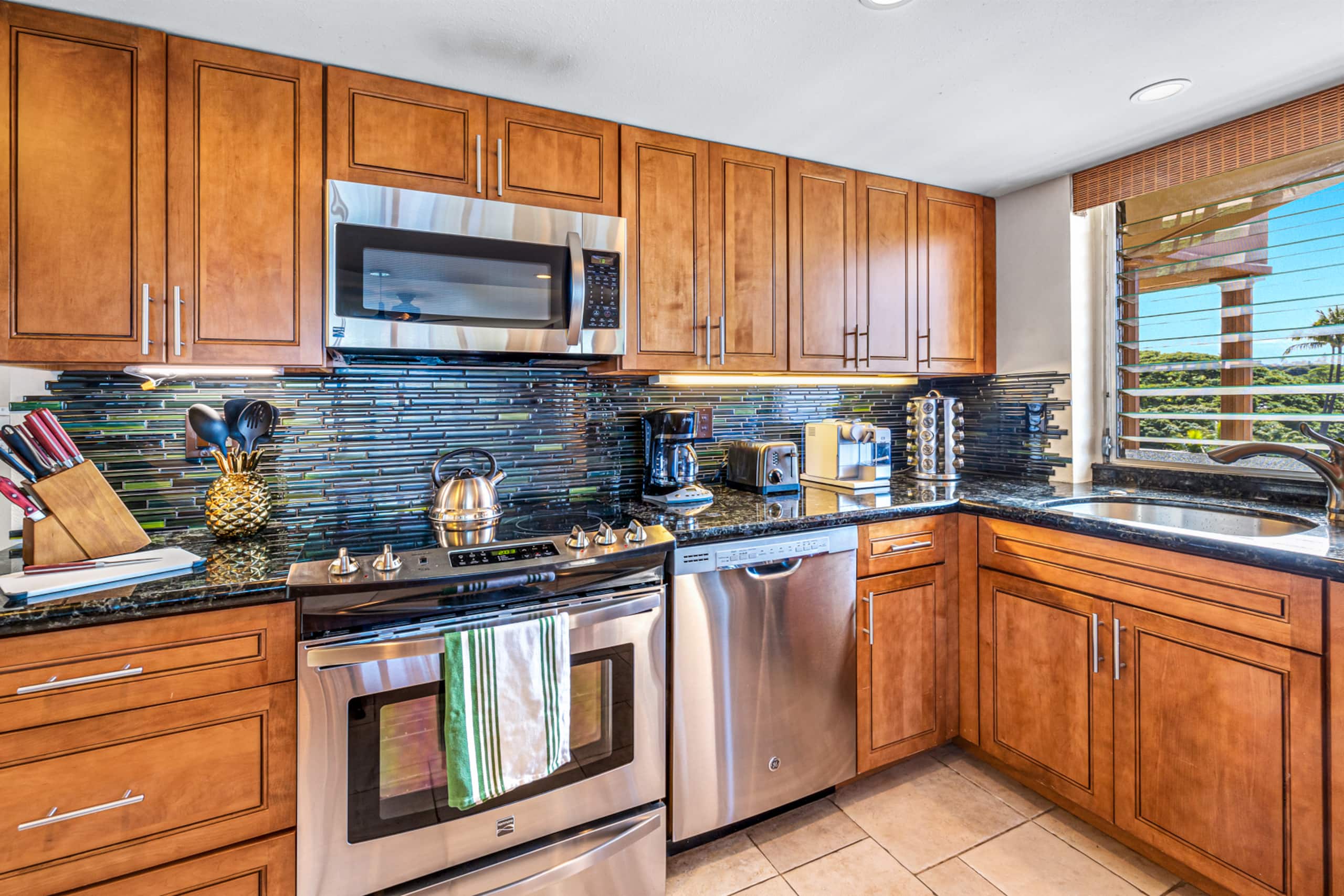 Stunning Top-Floor Oceanfront View Suite! - Image 23